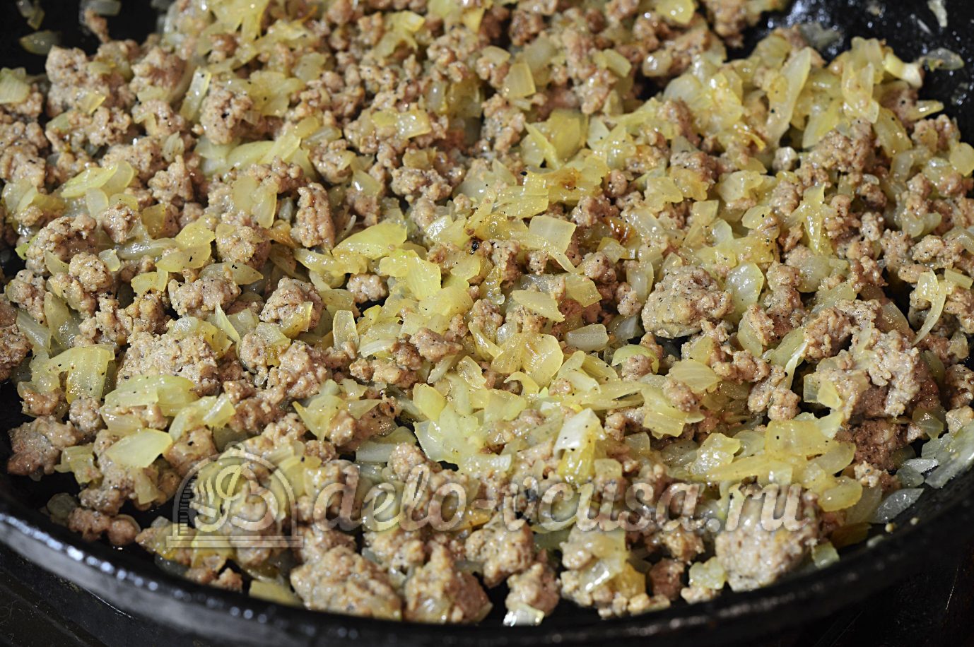 Шаг 3 приготовления Слойки с мясом