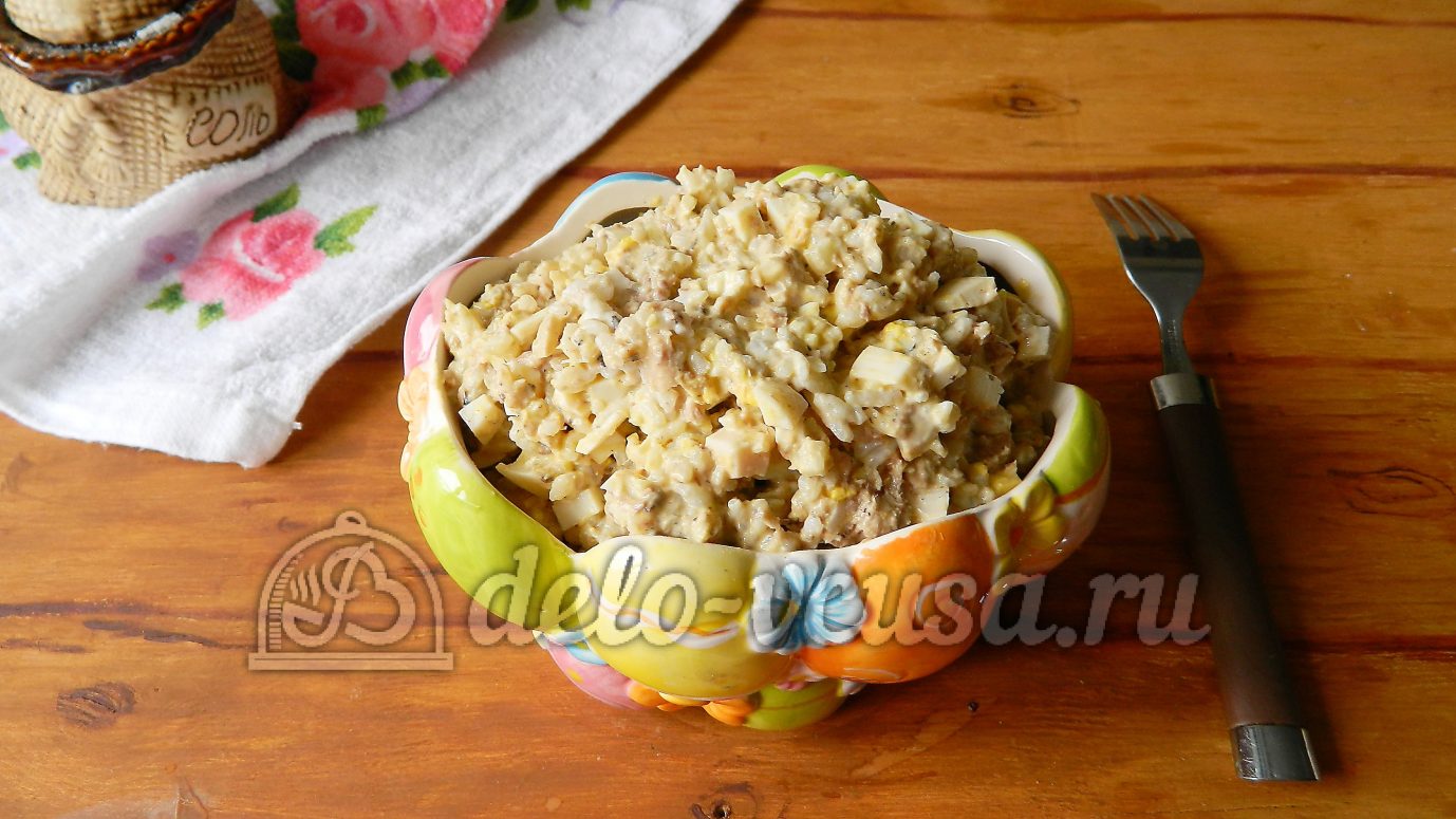 Шаг 7 приготовления Салат с рисом и рыбными консервами