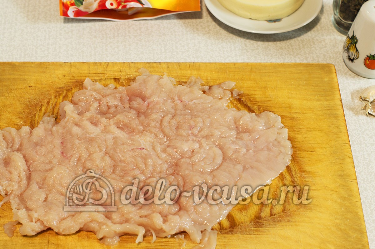 Шаг 3 приготовления Куриный рулет с черносливом