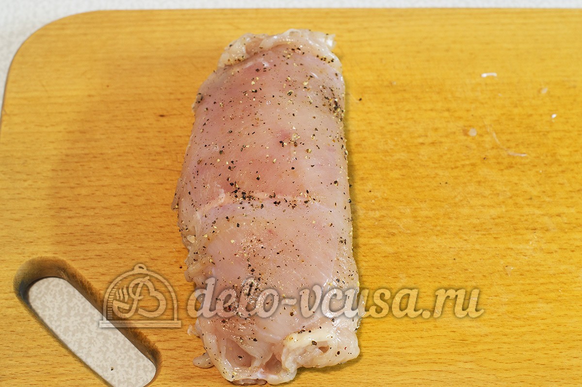 Шаг 8 приготовления Куриный рулет с черносливом