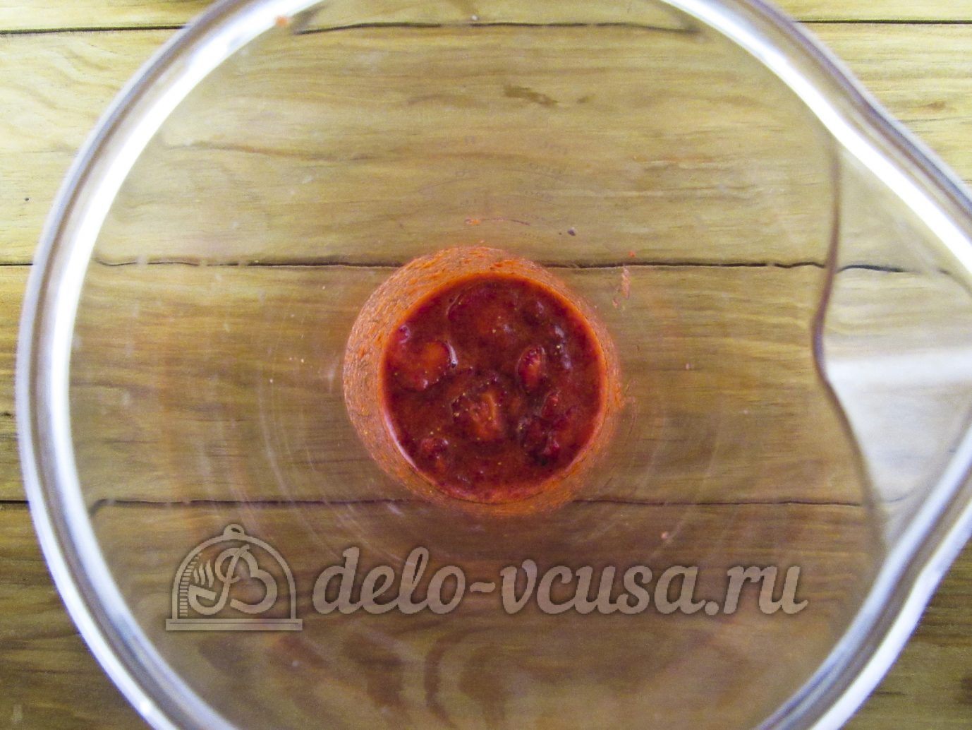 Шаг 1 приготовления Молочный коктейль с клубникой, бананом и мороженым
