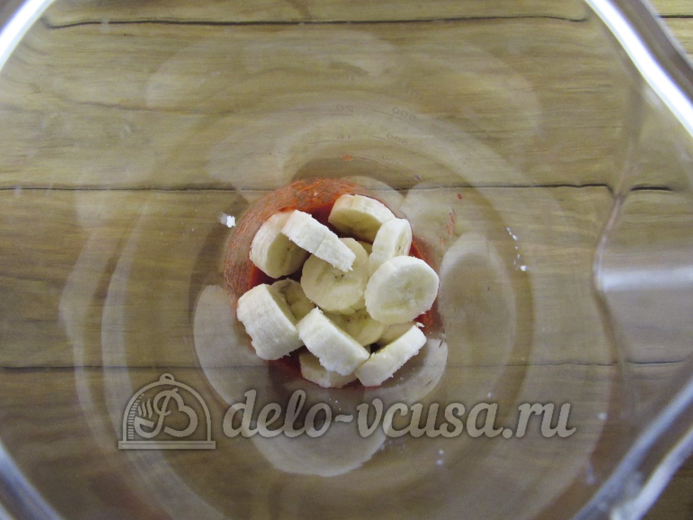 Шаг 2 приготовления Молочный коктейль с клубникой, бананом и мороженым