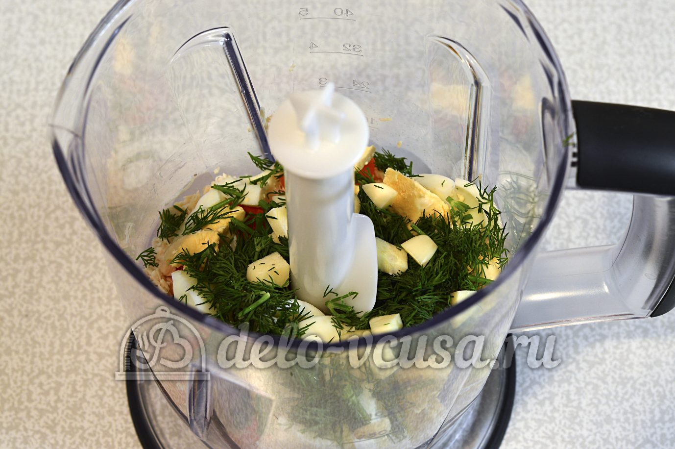 Шаг 7 приготовления Закуска на чипсах с курицей