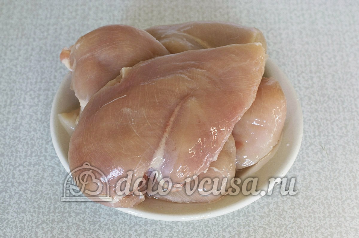 Шаг 1 приготовления Куриный рулет с зеленью