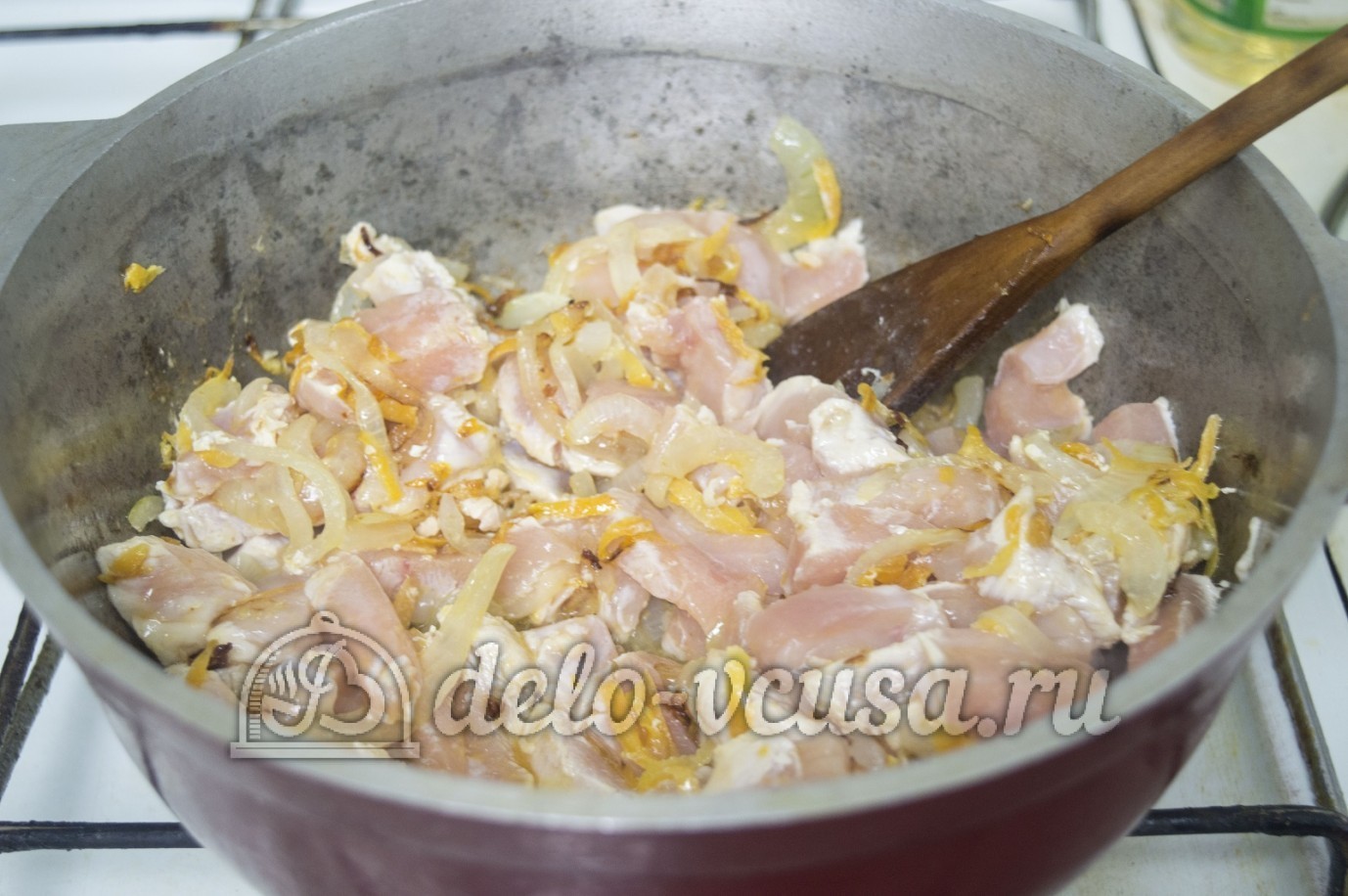 Шаг 4 приготовления Молодая картошка с курицей