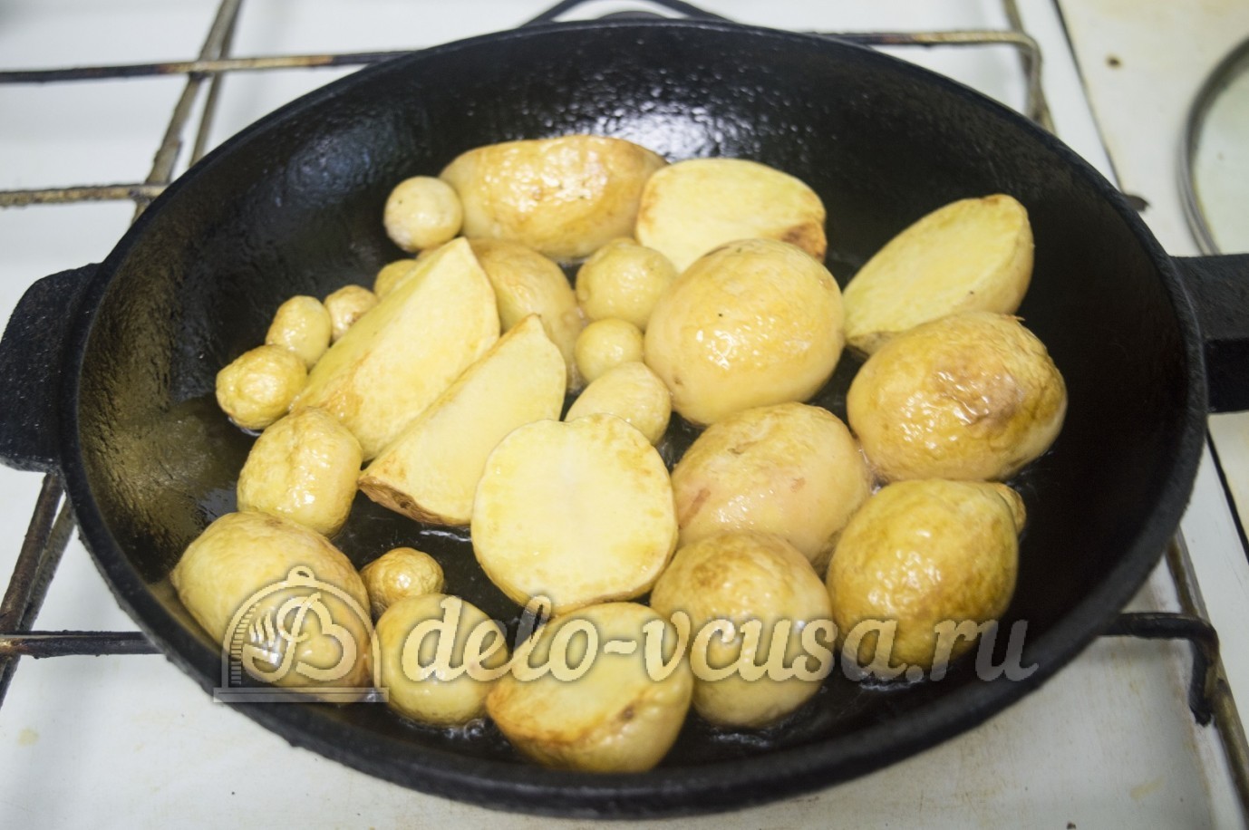 Шаг 5 приготовления Молодая картошка с курицей