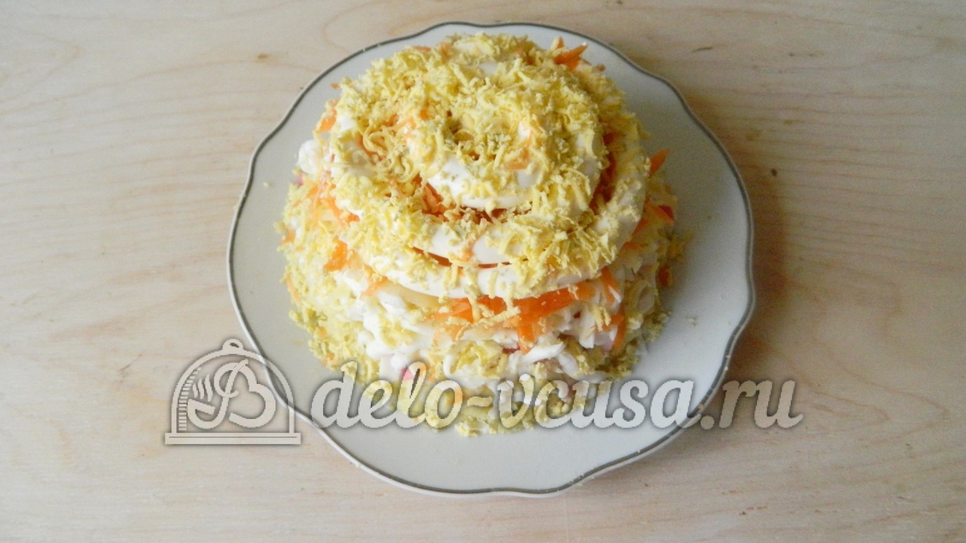 Шаг 9 приготовления Салат Рыжик с крабовыми палочками и морковью