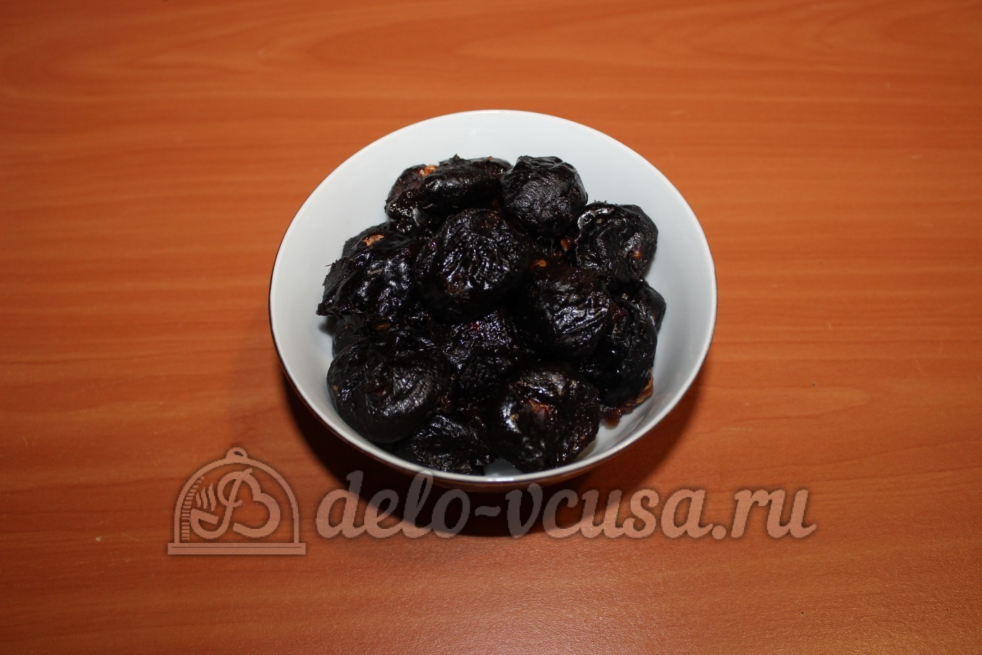 Шаг 4 приготовления Чернослив с орехами и сгущенкой