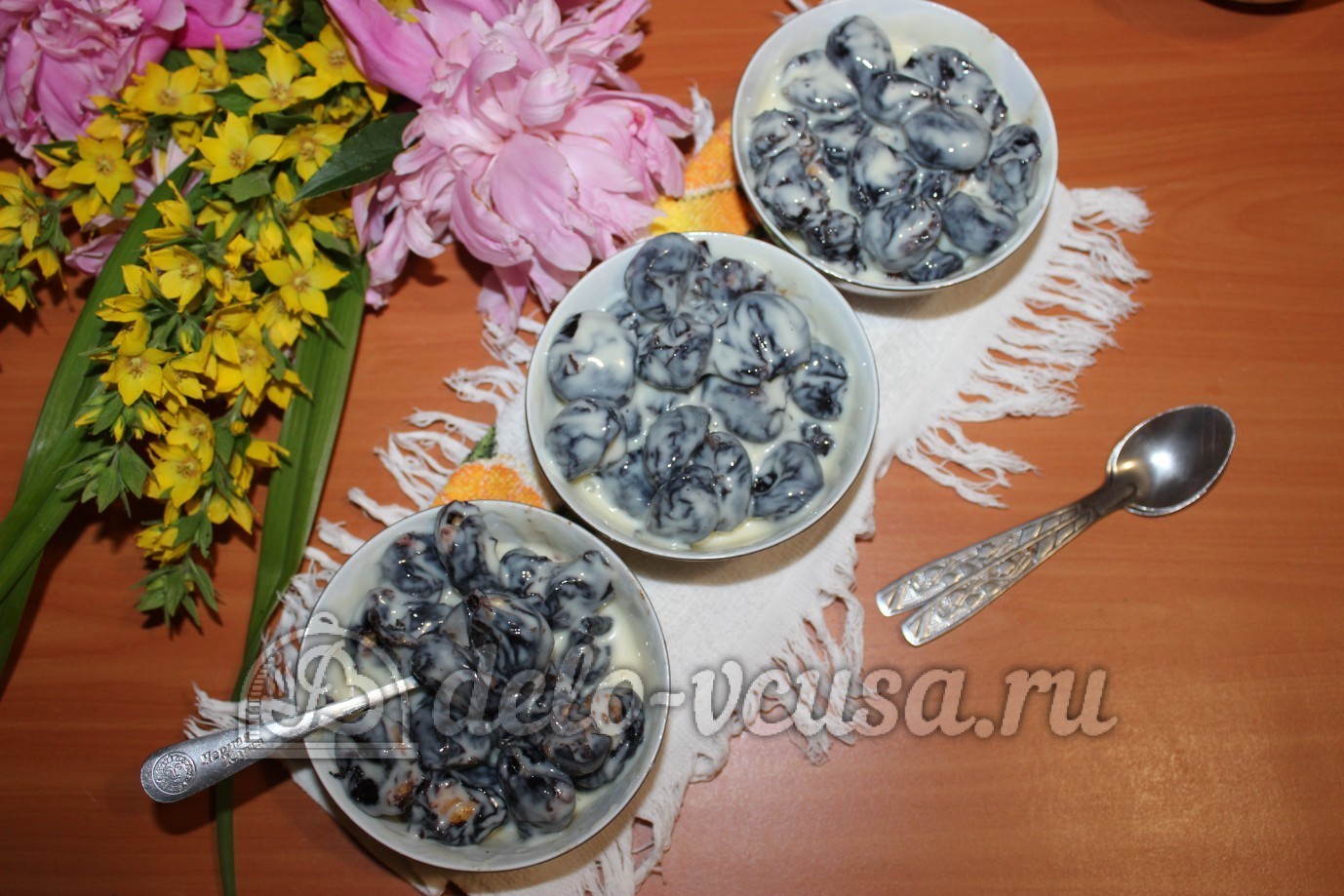 Шаг 7 приготовления Чернослив с орехами и сгущенкой