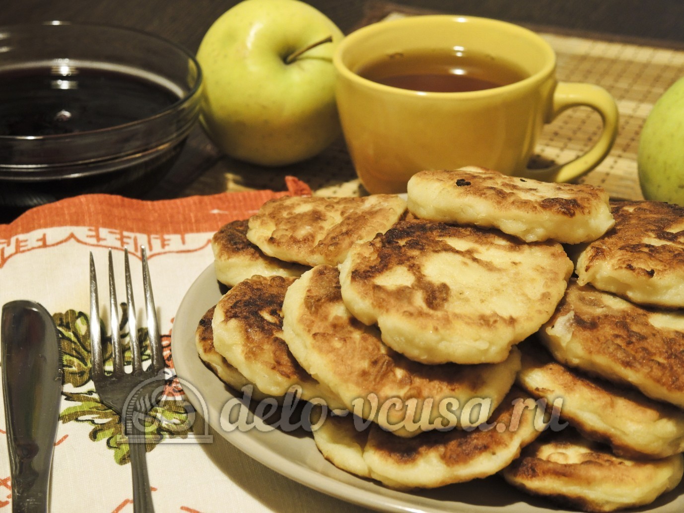 Шаг 8 приготовления Сырники с яблоками