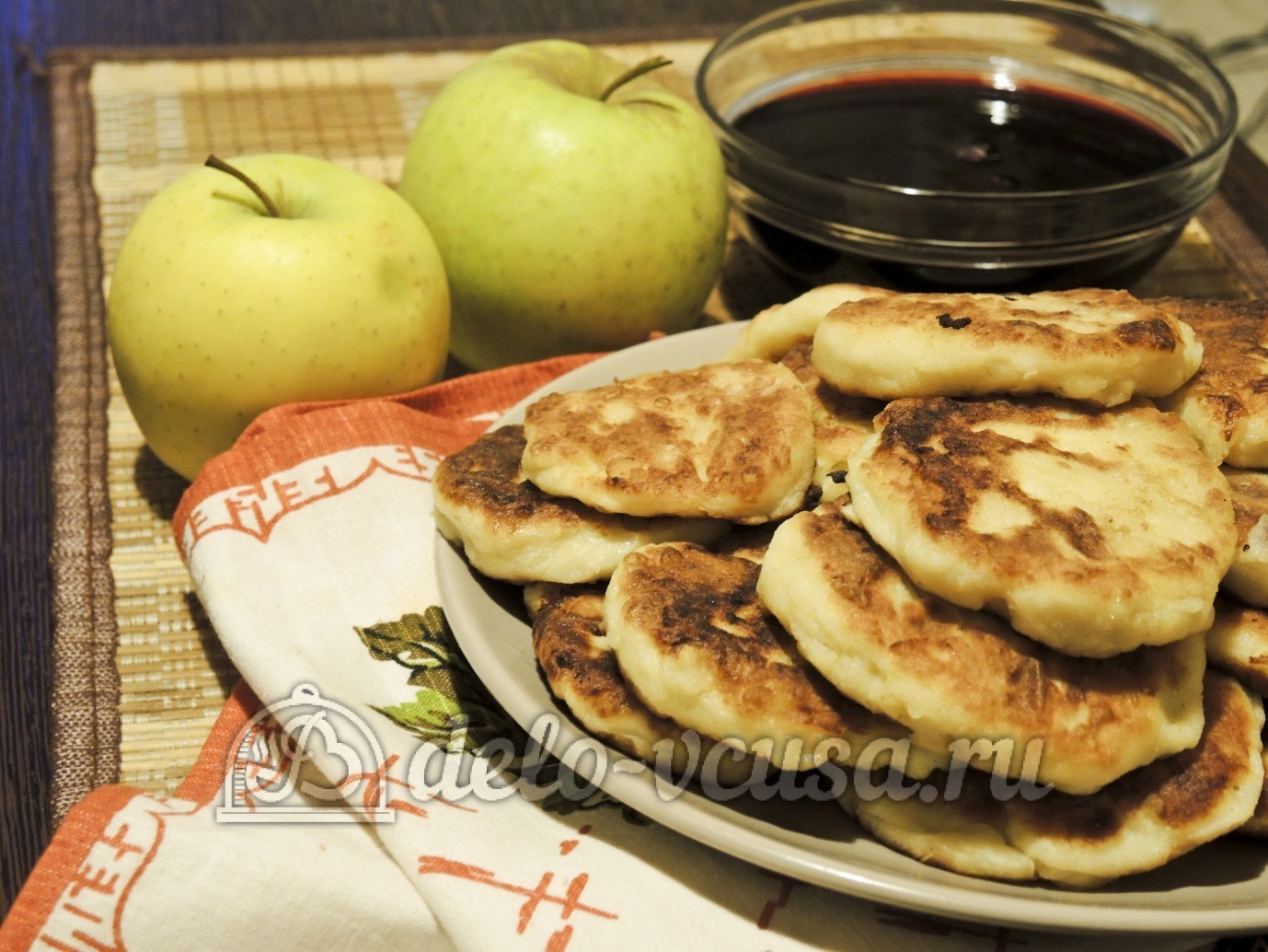 Обложка рецепта Сырники с яблоками