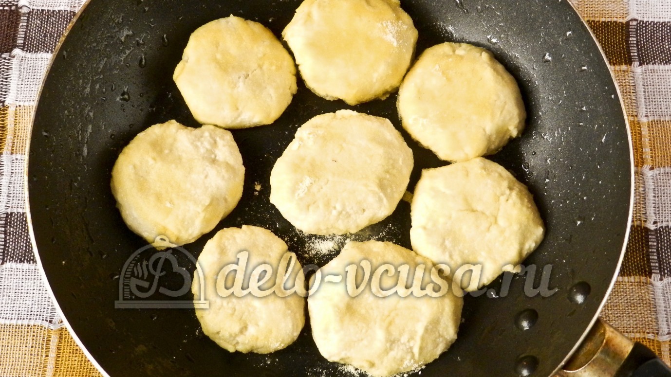 Шаг 7 приготовления Сырники с кукурузной мукой