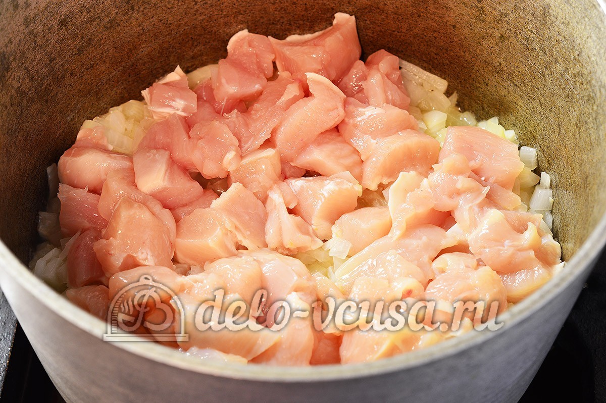 Шаг 2 приготовления Тушеная капуста с курицей
