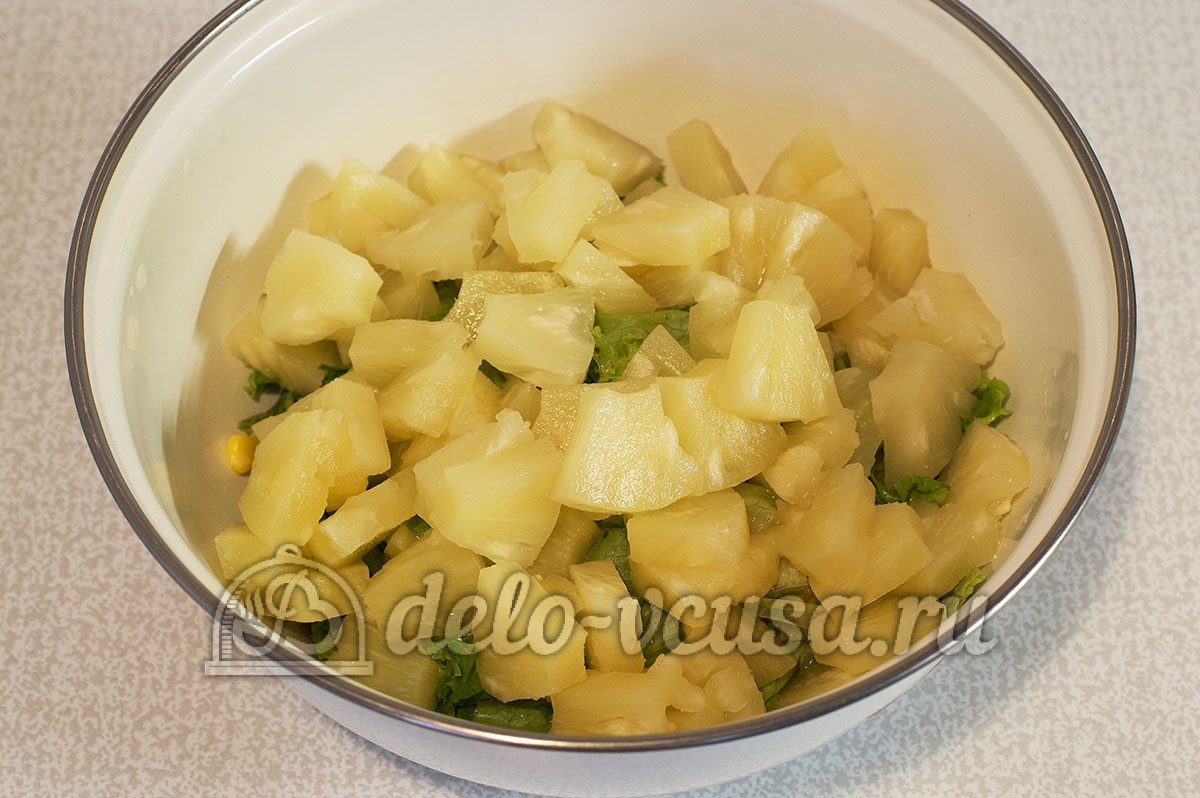 Шаг 6 приготовления Салат с ананасом и кукурузой