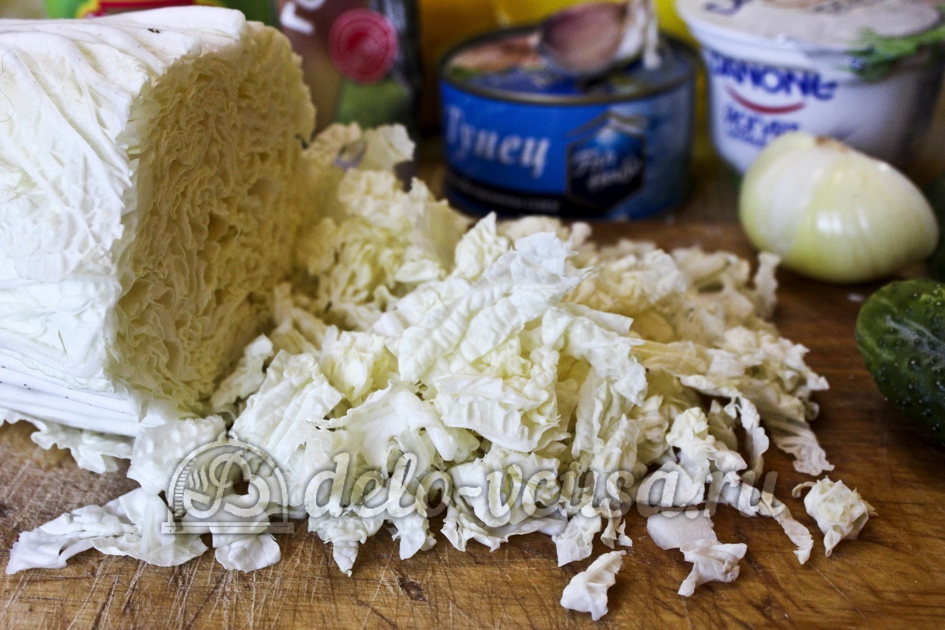 Шаг 1 приготовления Салат с тунцом и пекинской капустой
