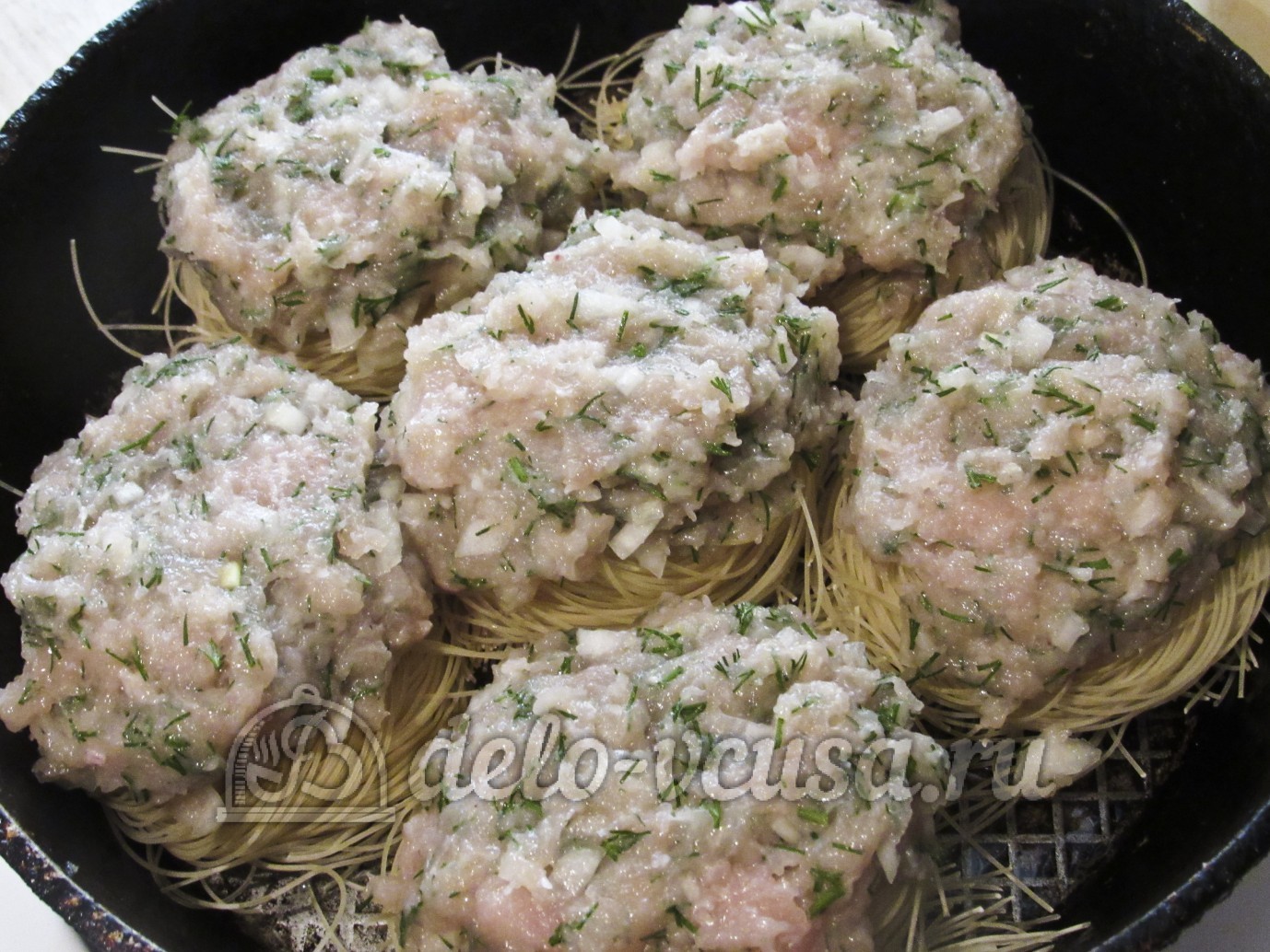 Шаг 6 приготовления Гнезда из макарон с куриным фаршем