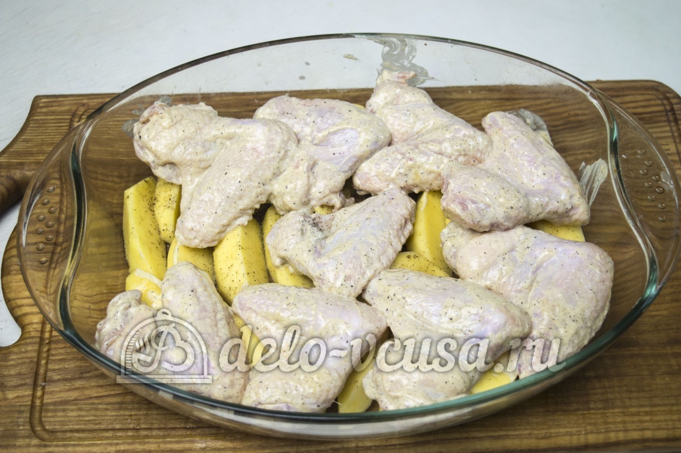 Шаг 3 приготовления Куриные крылышки с картошкой в духовке