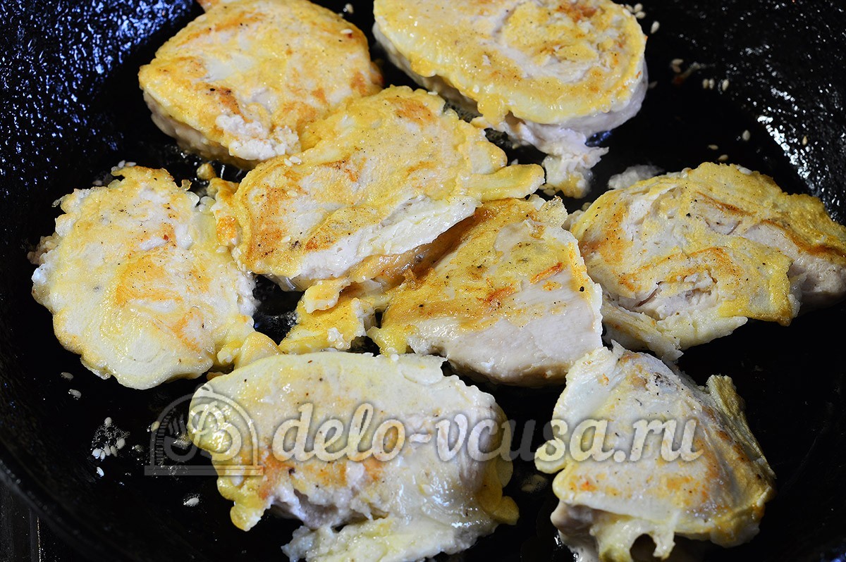 Шаг 10 приготовления Куриное филе в кляре на сковороде