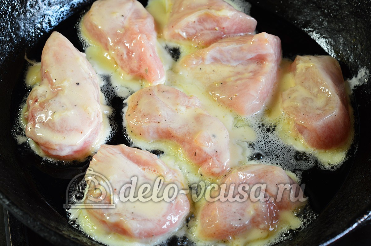 Шаг 8 приготовления Куриное филе в кляре на сковороде