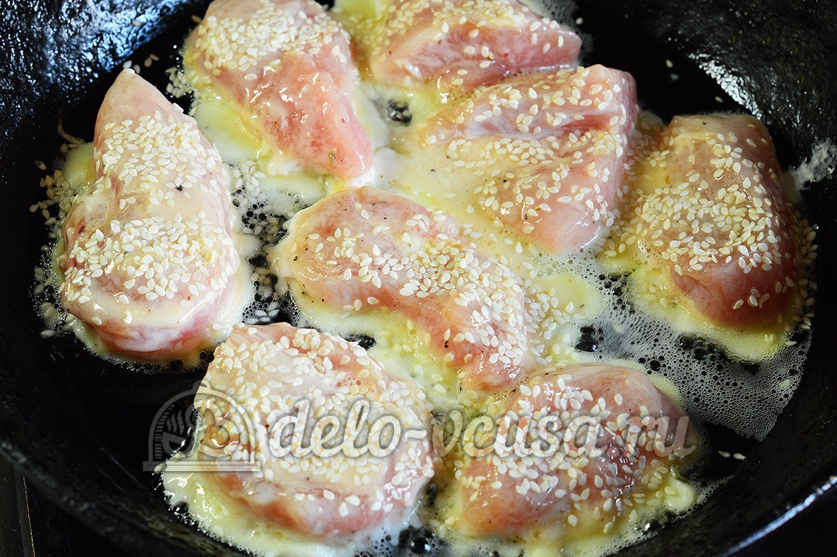 Шаг 9 приготовления Куриное филе в кляре на сковороде