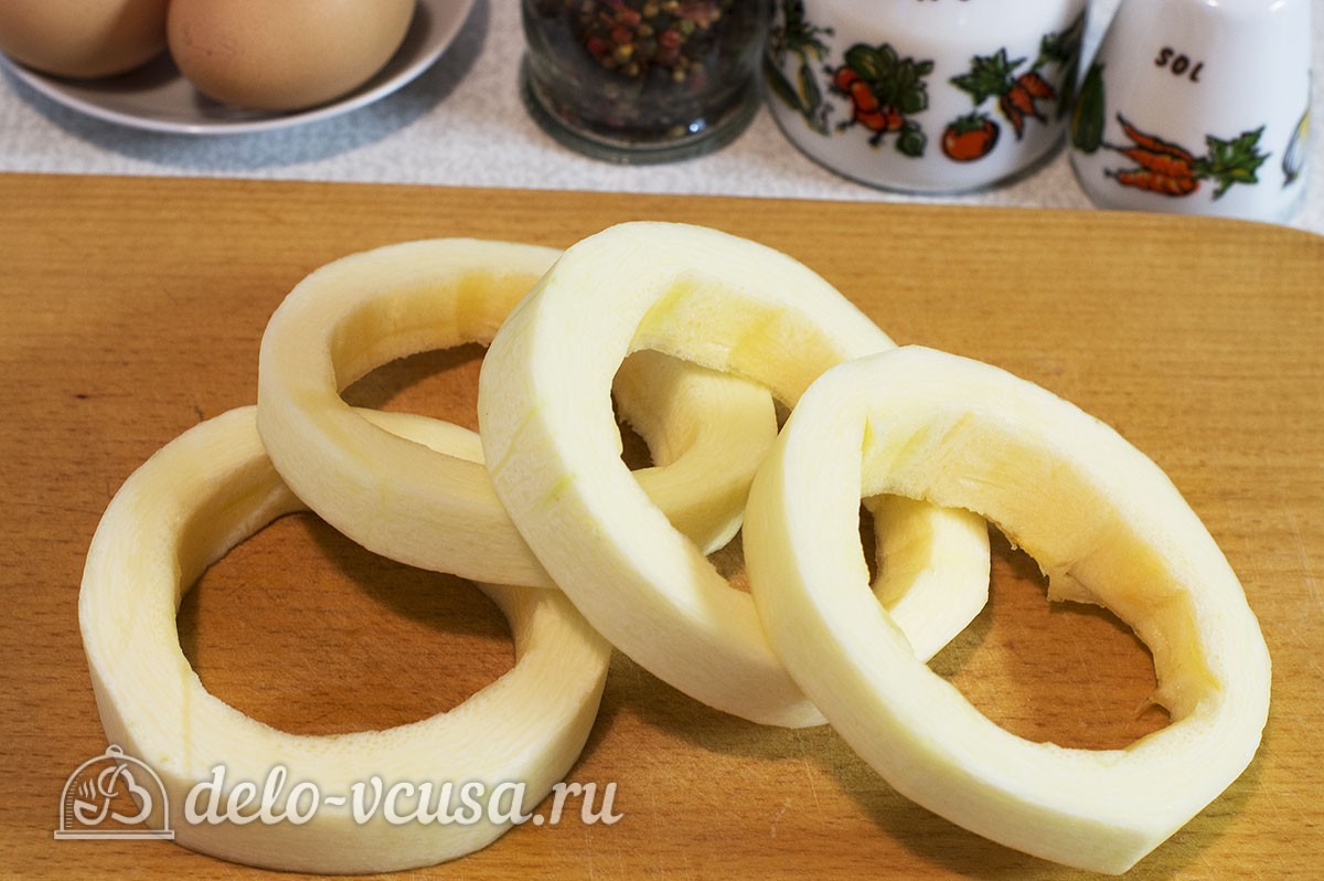 Шаг 2 приготовления Яичница в кабачке