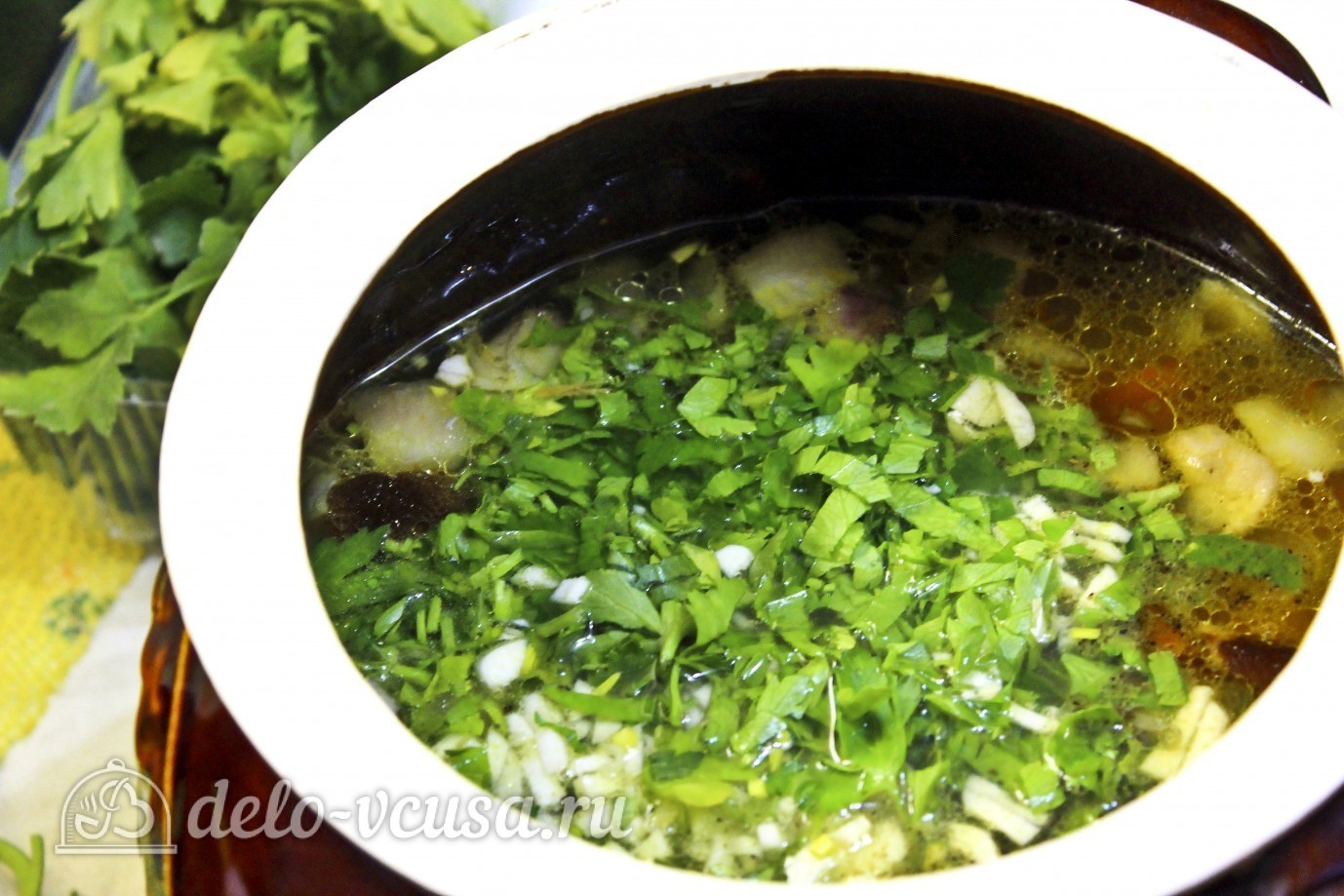 Шаг 13 приготовления Щи с курицей и грибами