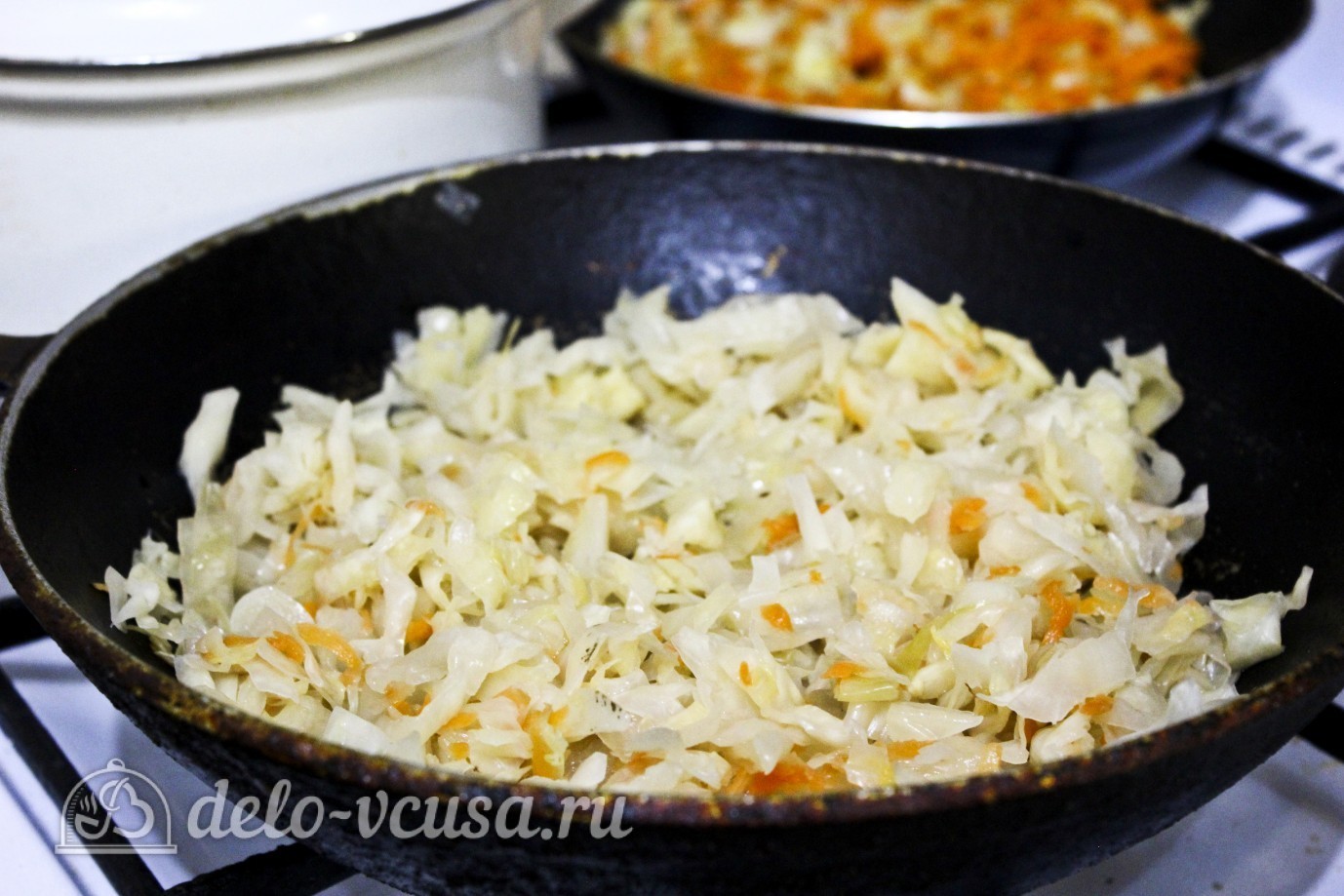 Шаг 7 приготовления Щи с курицей и грибами