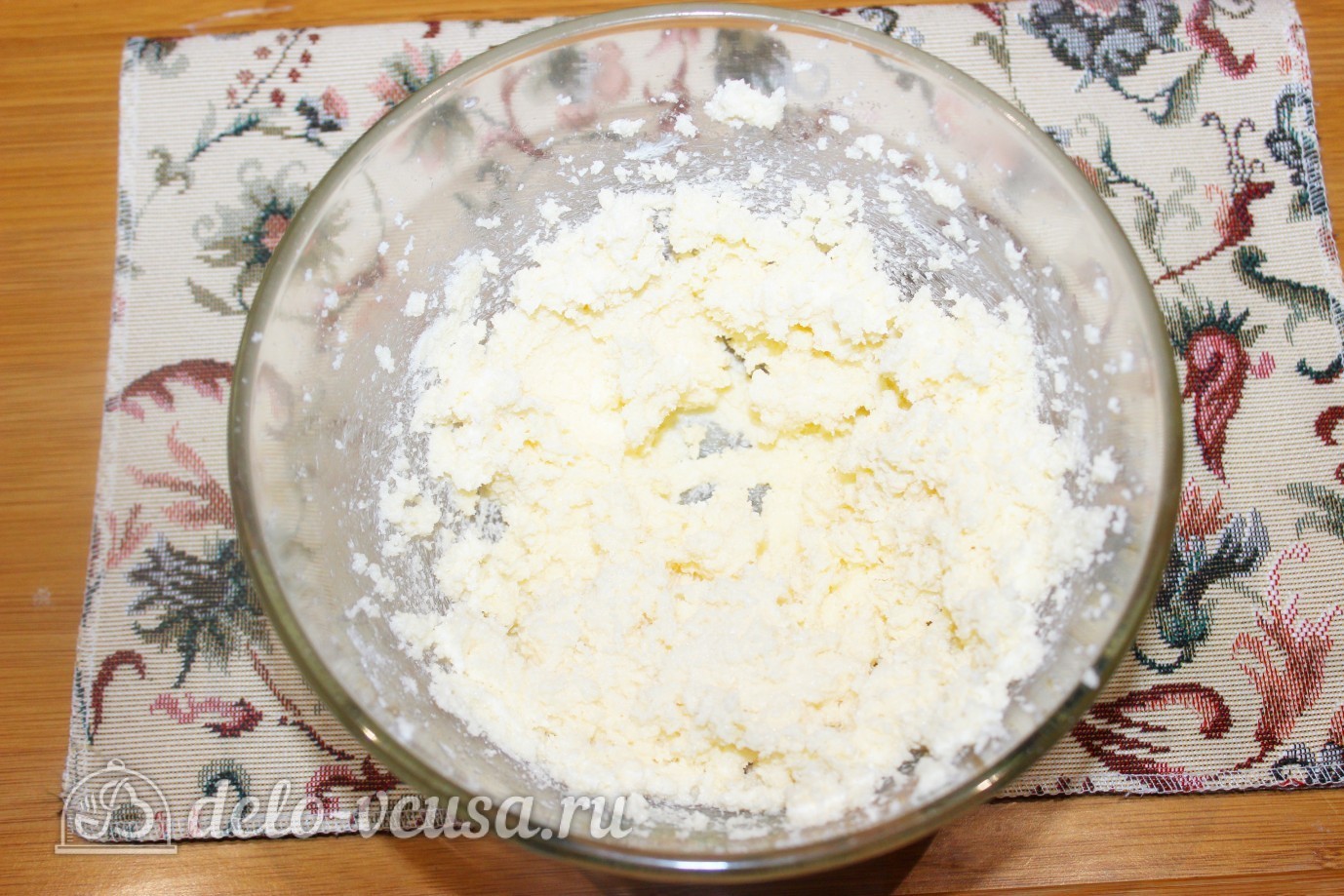 Шаг 2 приготовления Пирог с яблоками и изюмом