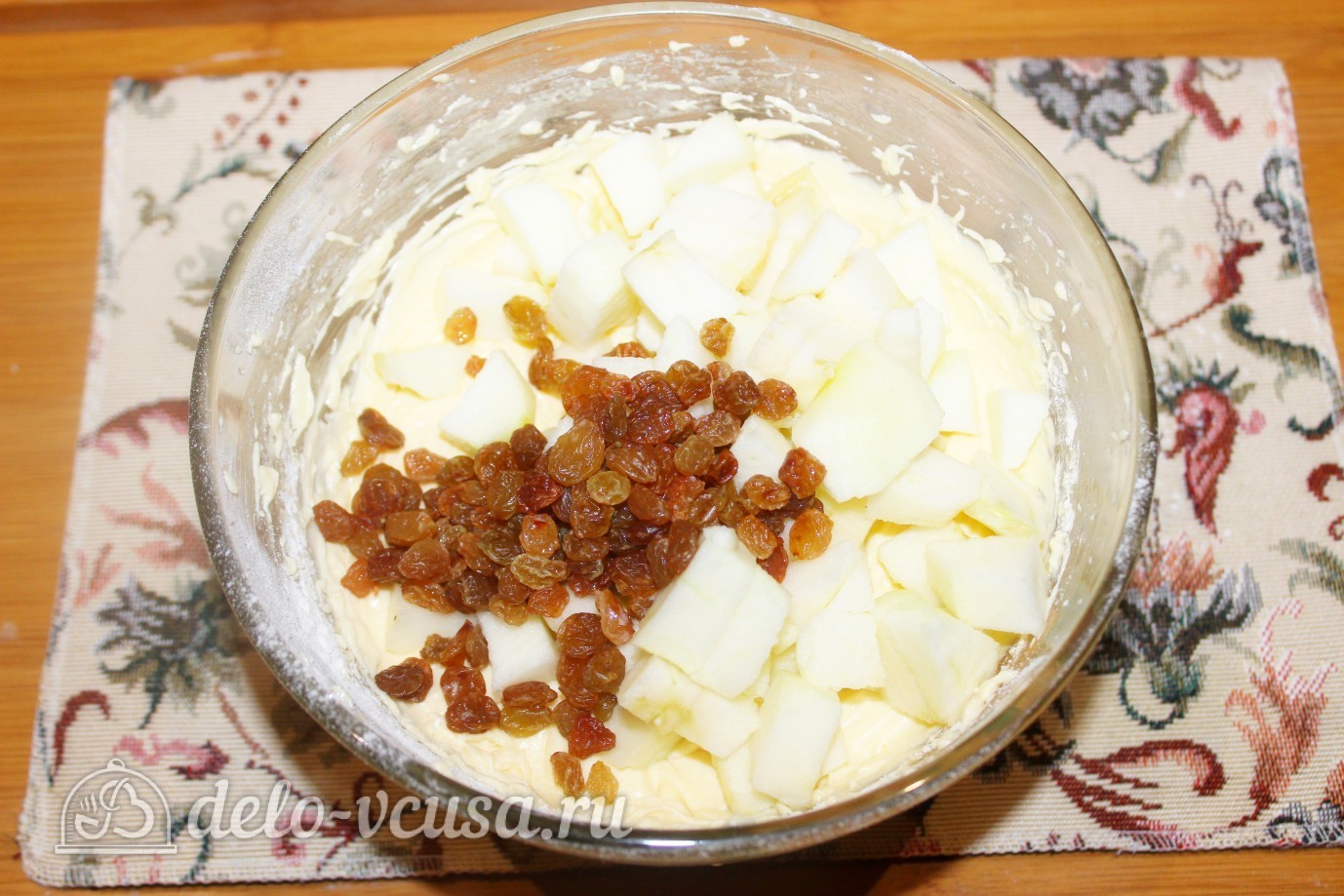 Шаг 8 приготовления Пирог с яблоками и изюмом