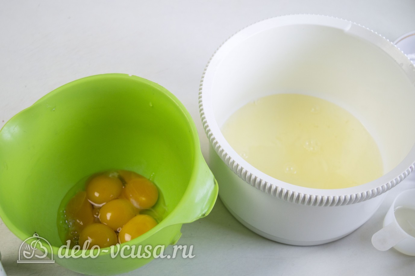 Шаг 1 приготовления Клубничный торт-суфле
