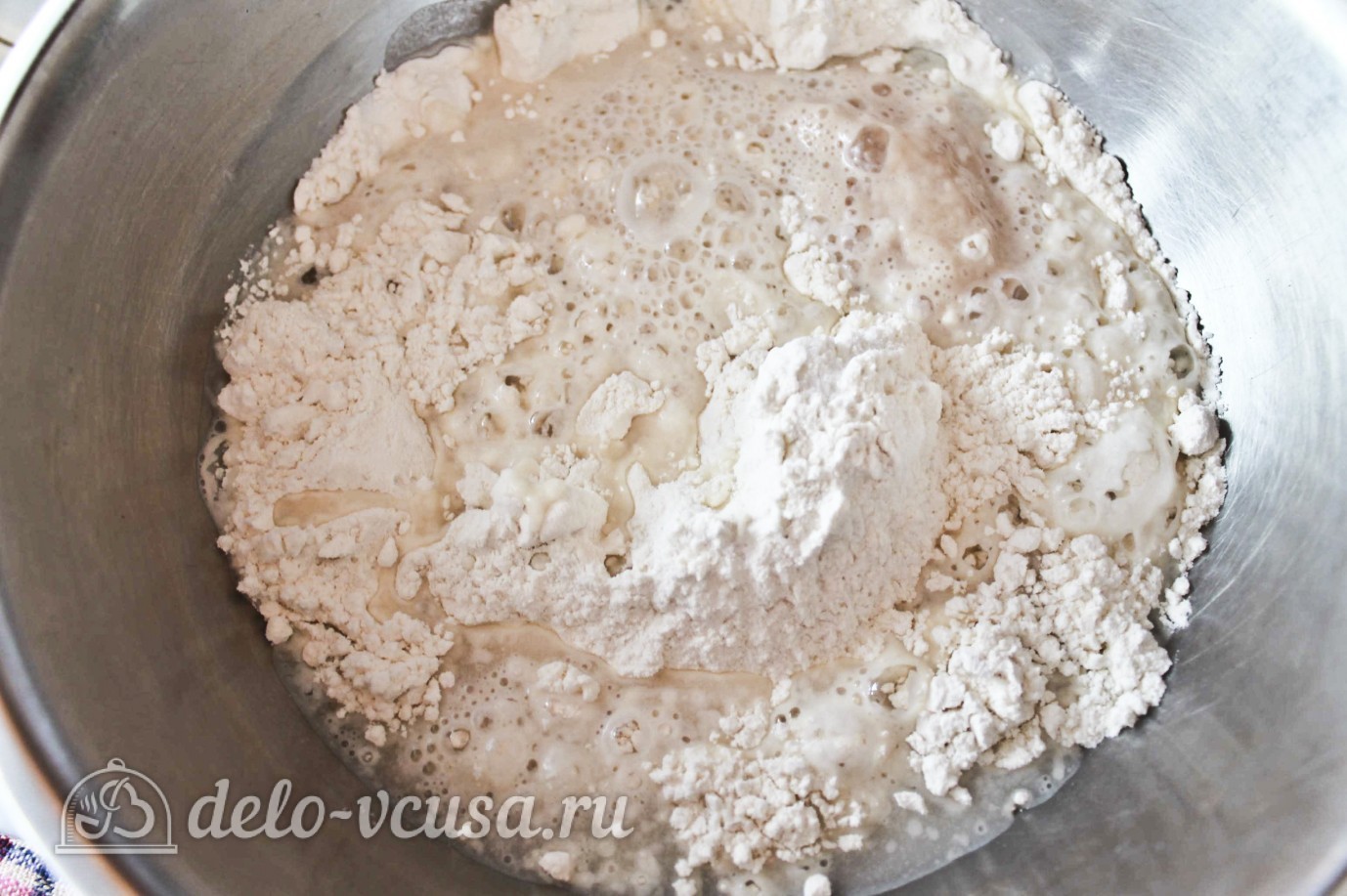 Шаг 2 приготовления Пицца с вареной колбасой и сыром