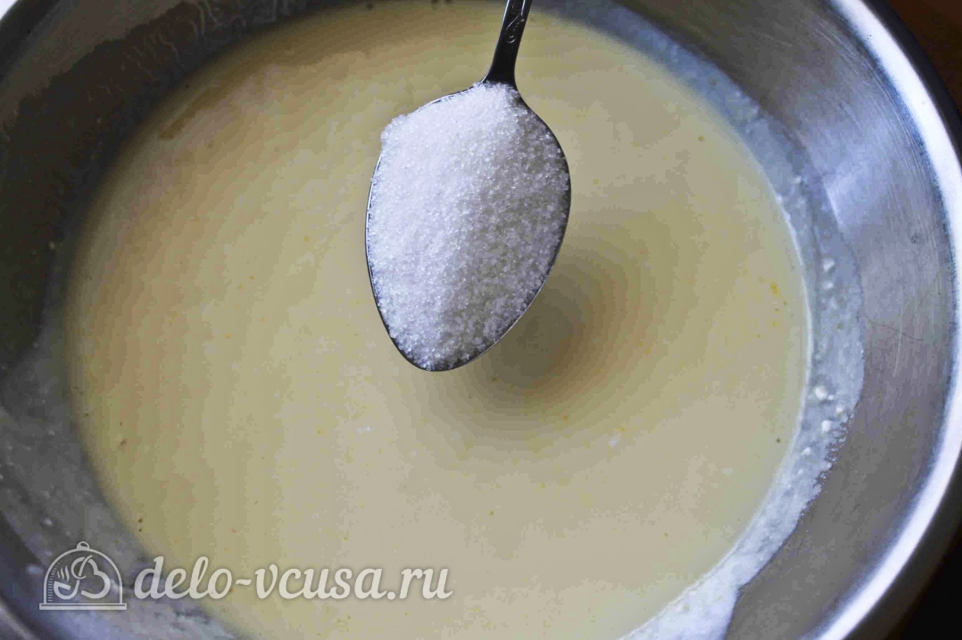 Шаг 2 приготовления Пирожки на кефире с яйцом и зеленым луком