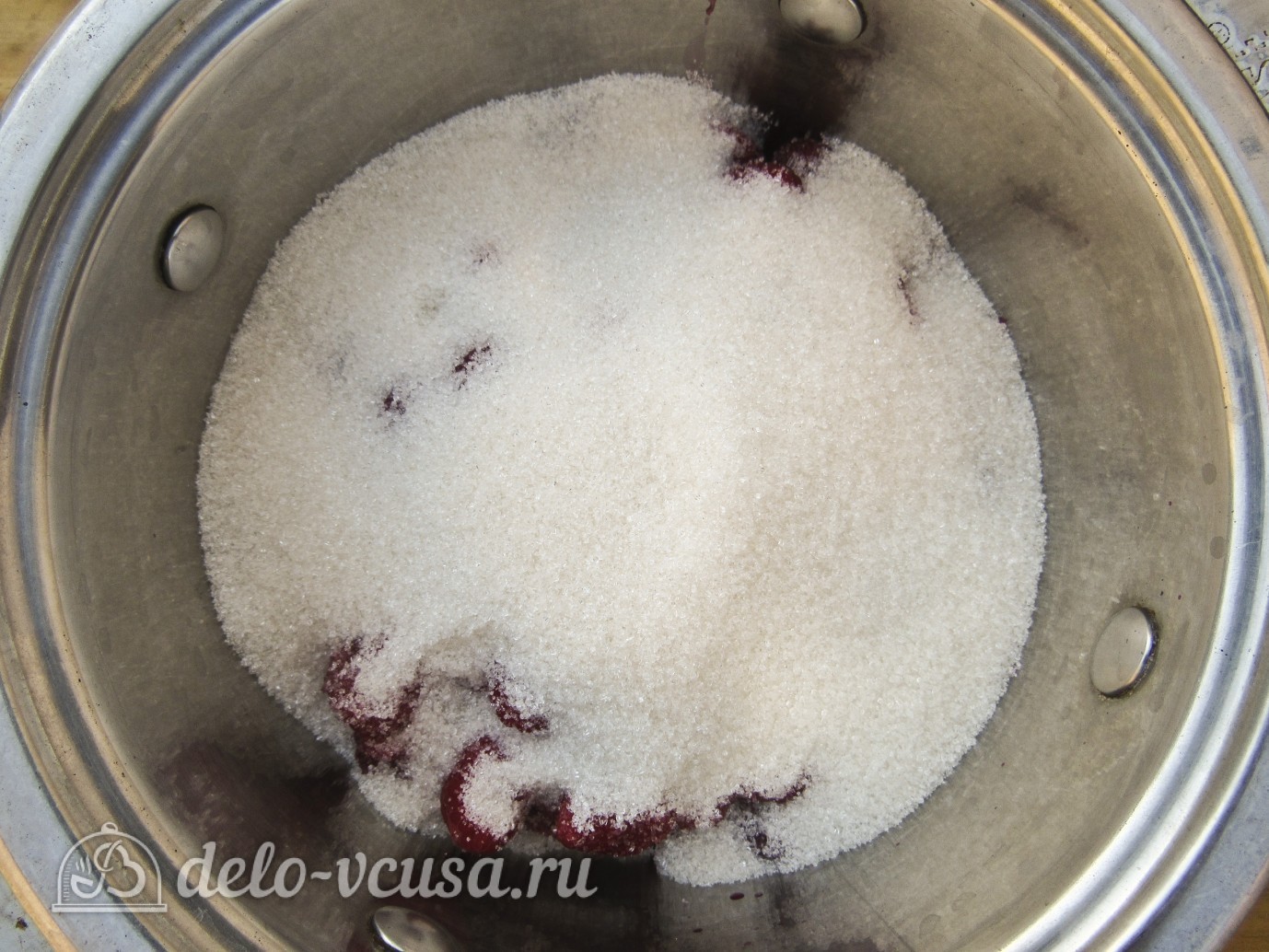 Шаг 2 приготовления Перетертая малина с сахаром