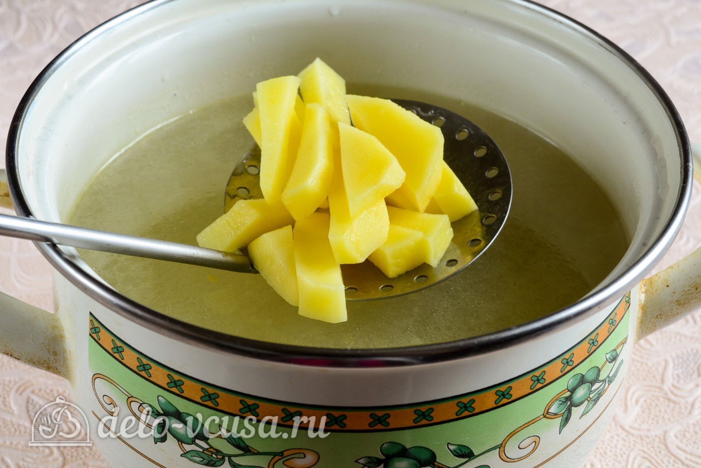 Шаг 3 приготовления Куриный суп с вермишелью и картошкой