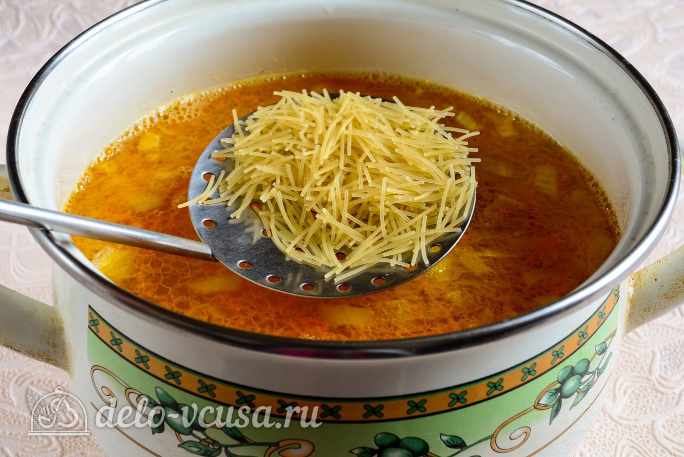 Шаг 7 приготовления Куриный суп с вермишелью и картошкой