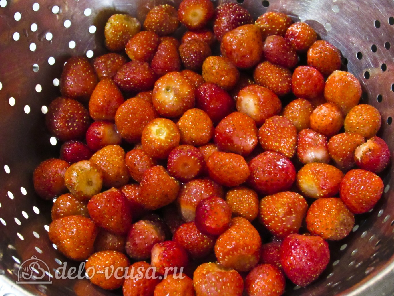 Шаг 3 приготовления Компот из клубники и яблок