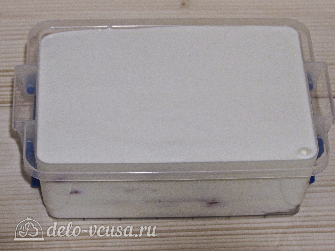 Шаг 12 приготовления Торт из печенья с творогом и клубникой