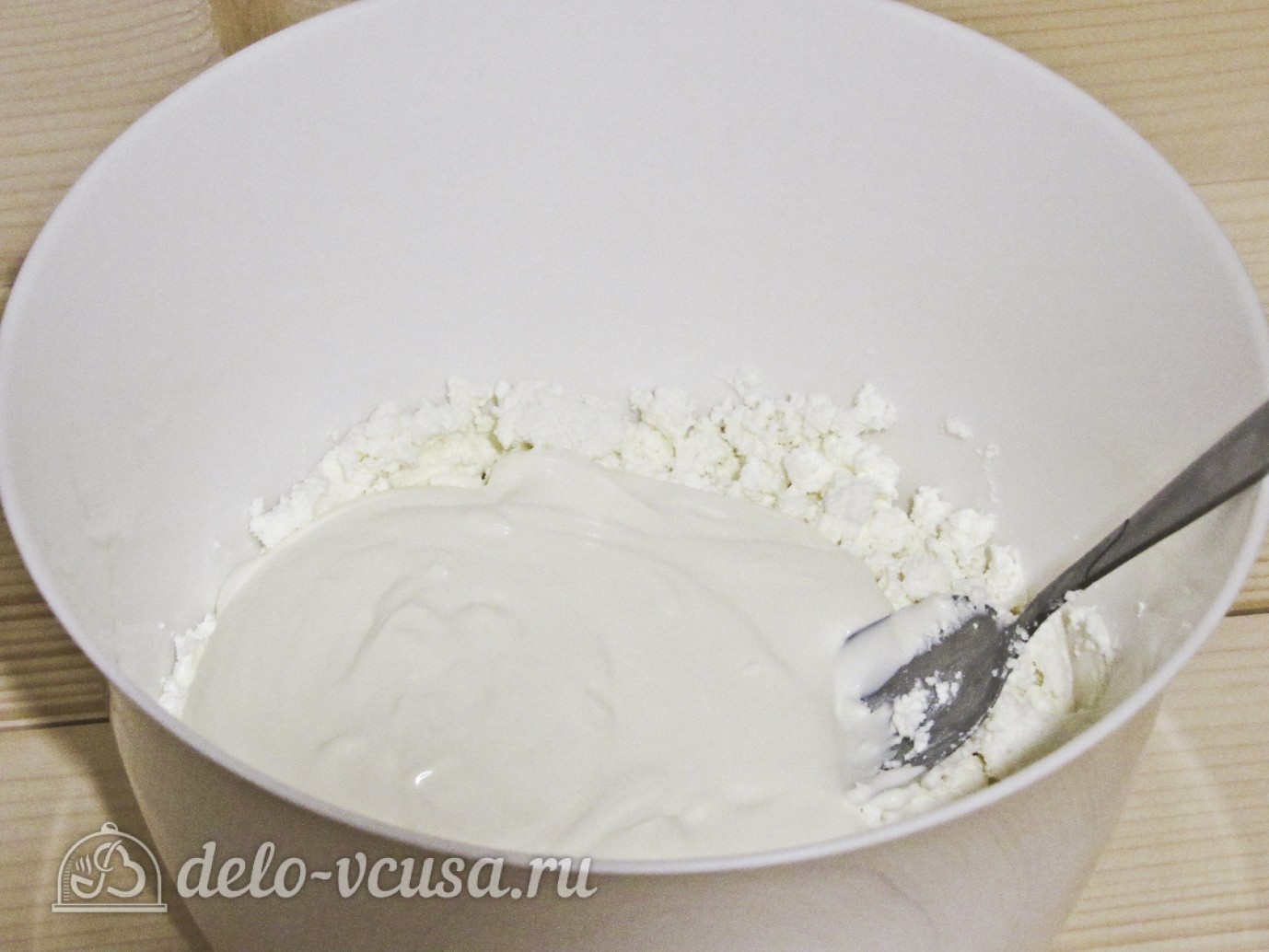 Шаг 2 приготовления Торт из печенья с творогом и клубникой