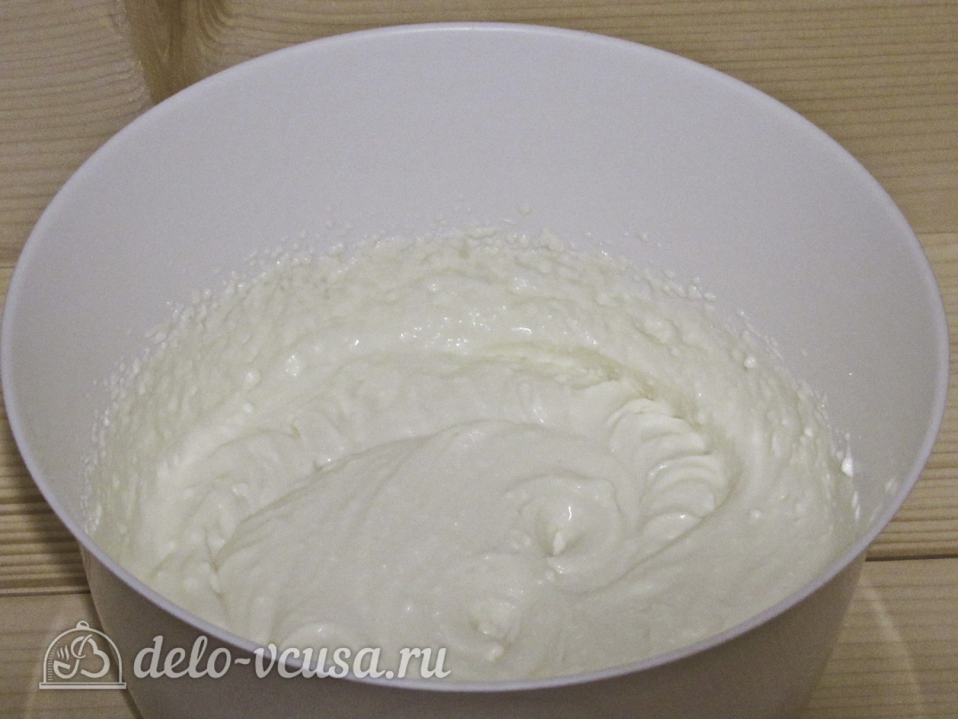 Шаг 5 приготовления Торт из печенья с творогом и клубникой
