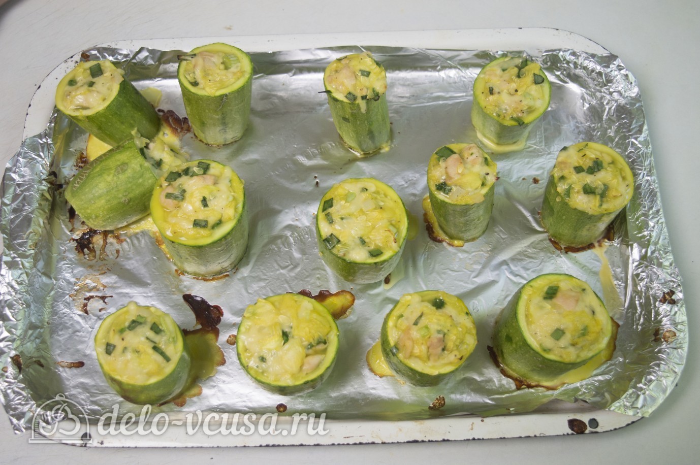 Шаг 12 приготовления Фаршированные кабачки с курицей и сыром в духовке