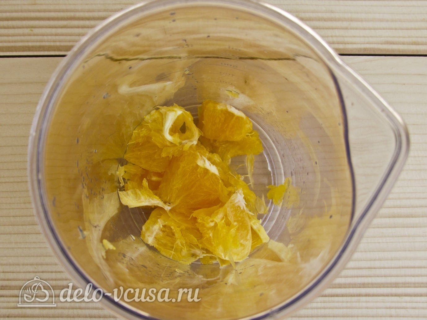 Шаг 1 приготовления Молочный коктейль с апельсином, киви и клубникой