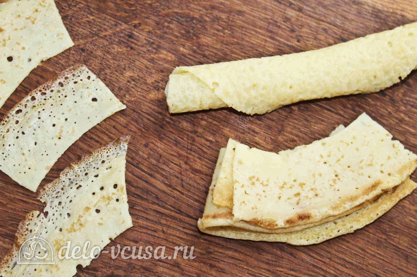 Шаг 1 приготовления Салат с колбасой, яйцом и блинами