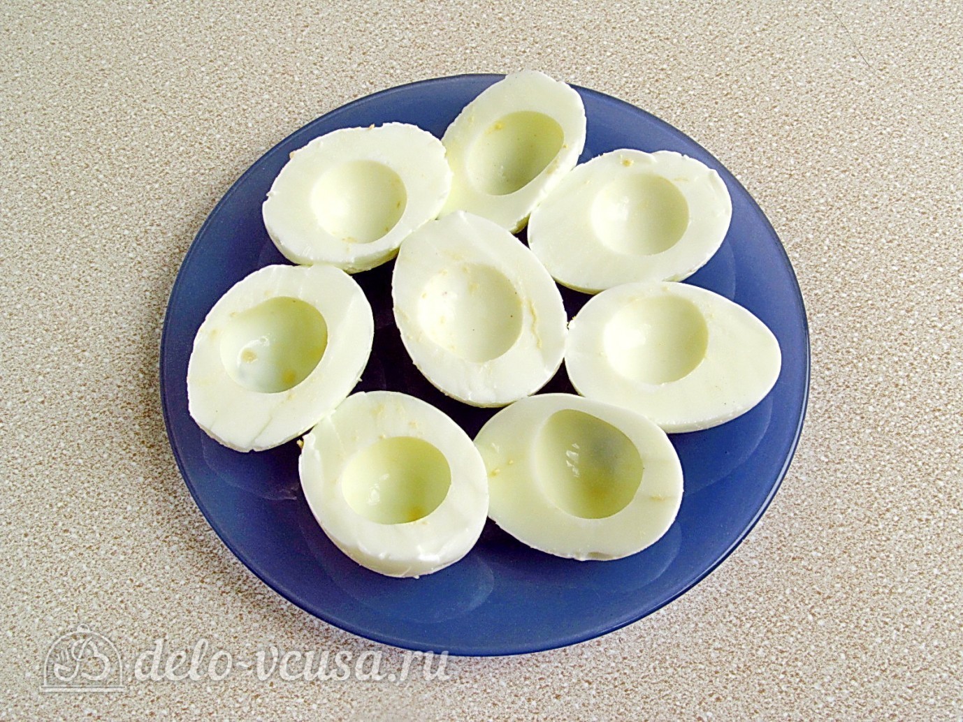 Шаг 1 приготовления Яйца, фаршированные шпротами