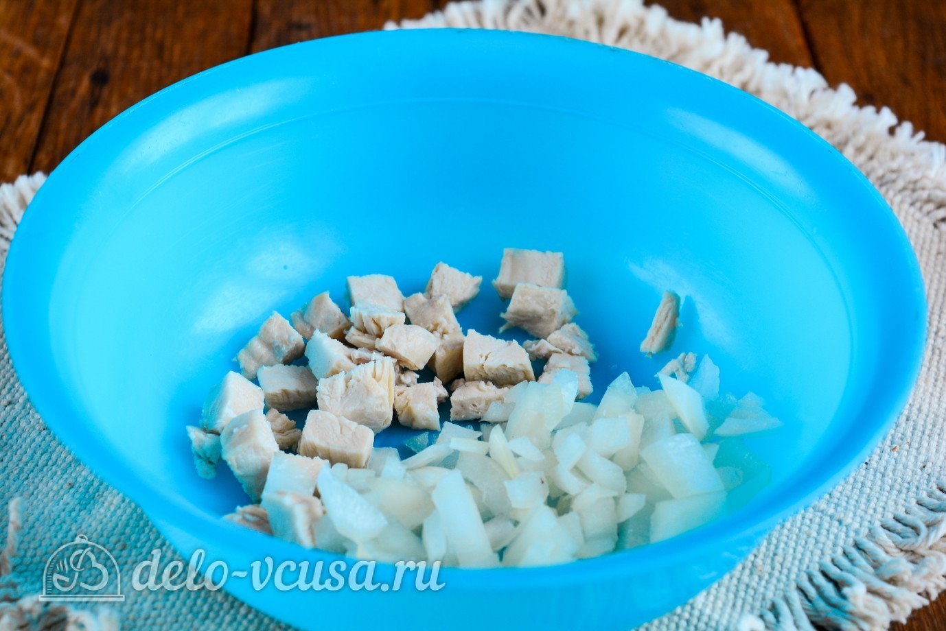 Шаг 3 приготовления Салат с корейской морковкой, курицей и гранатом