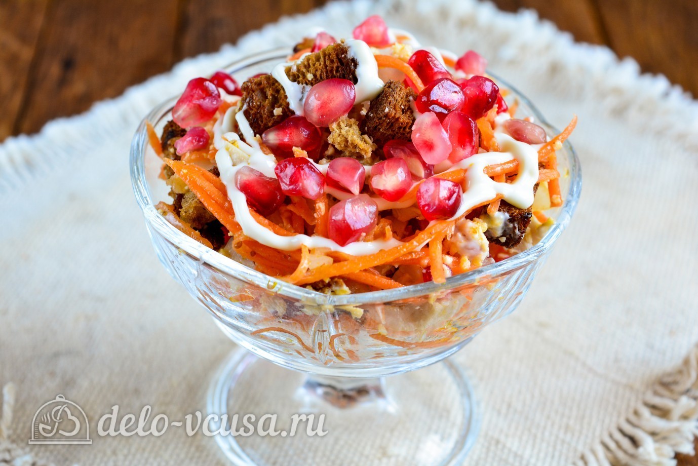 Шаг 9 приготовления Салат с корейской морковкой, курицей и гранатом