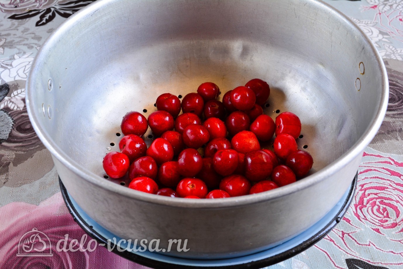Шаг 1 приготовления Варенье из черешни с косточкой