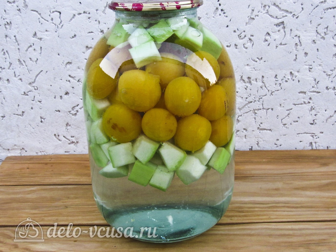 Шаг 6 приготовления Компот из кабачков и алычи