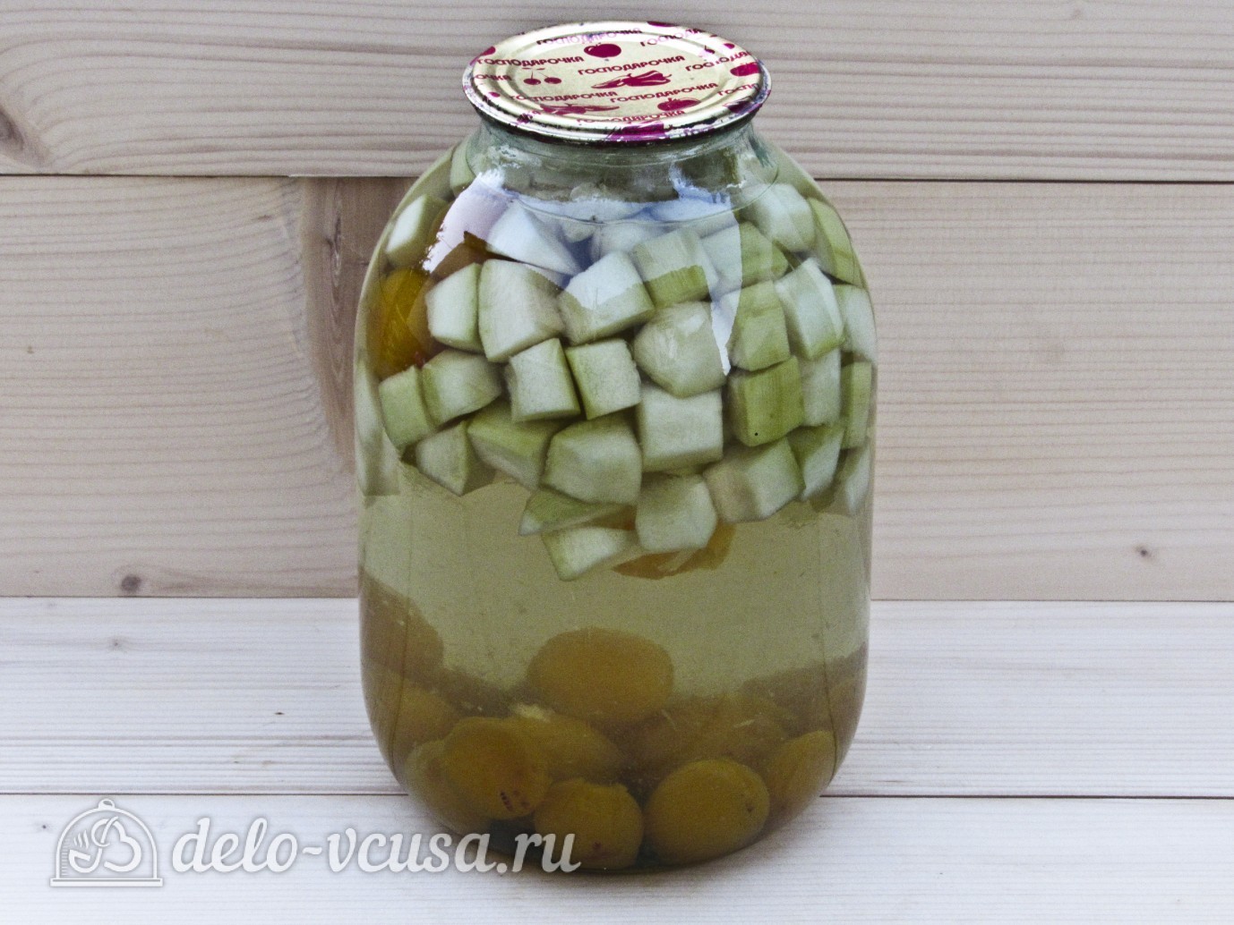 Шаг 8 приготовления Компот из кабачков и алычи