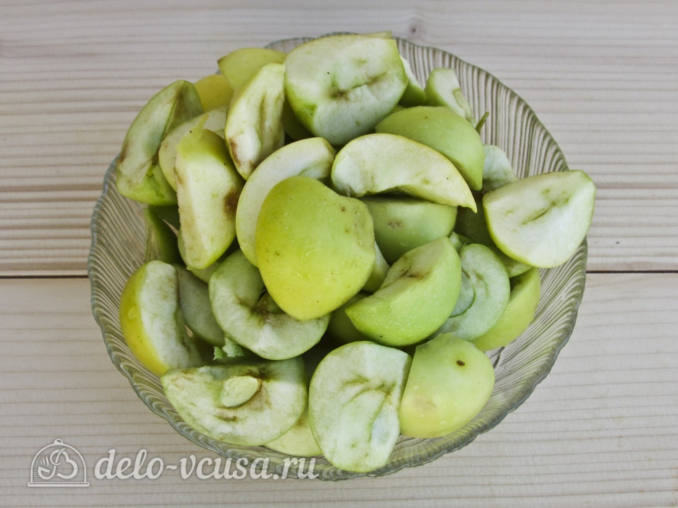 Шаг 3 приготовления Компот из алычи и яблок на зиму