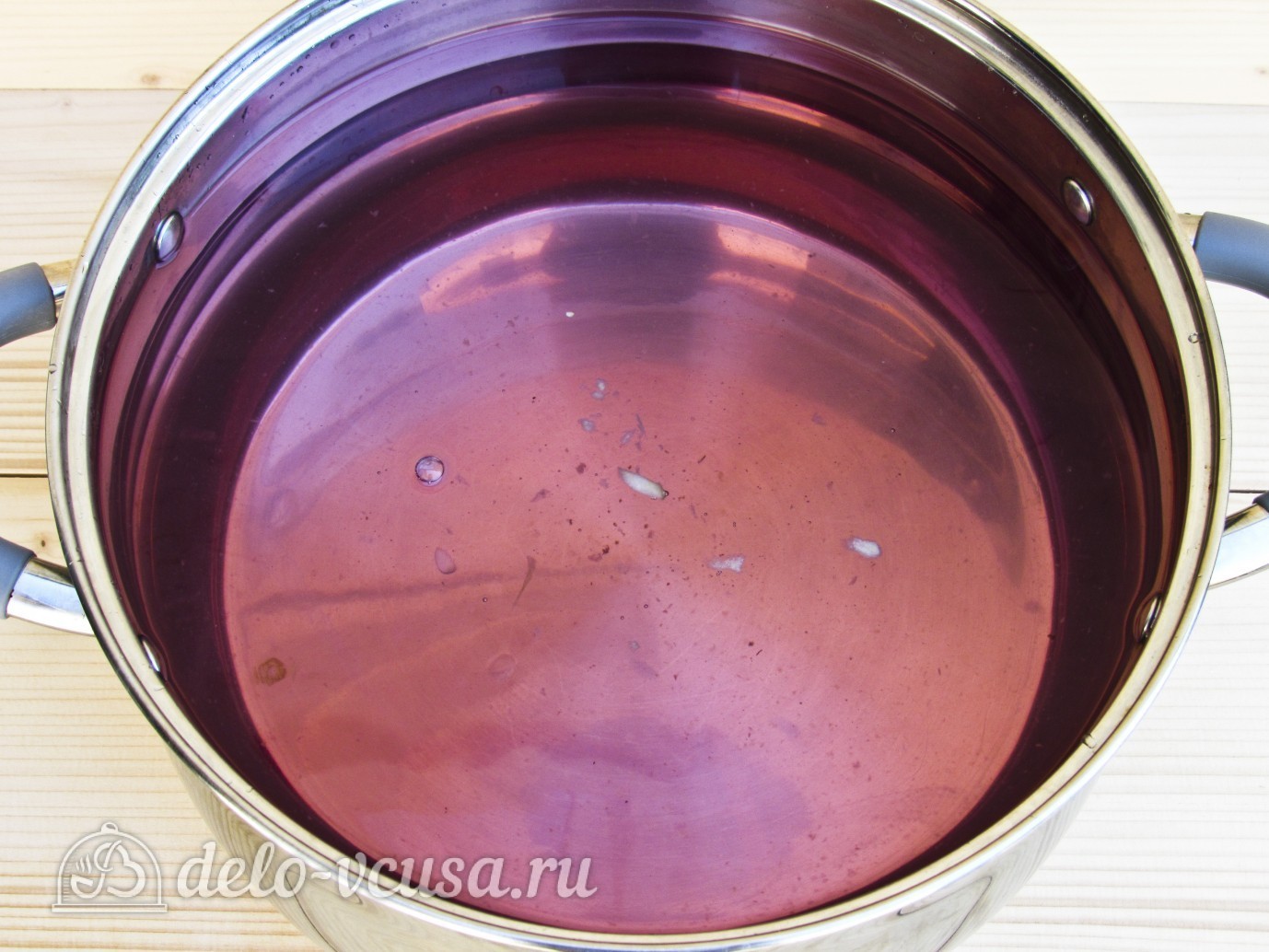 Шаг 8 приготовления Компот из алычи и яблок на зиму